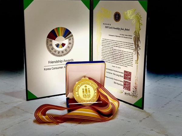 International Friendship Ambassador Award to Mr. Abdul Hakim ATARUD, Ambassador of the Islamic Republic of Afghanistan