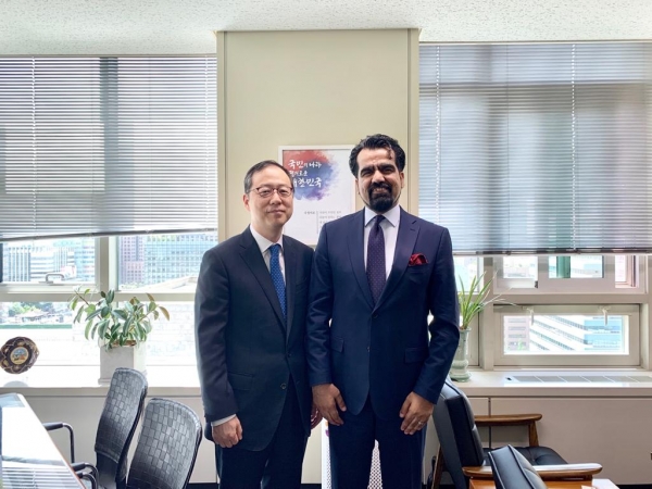 Meeting with the Director General of International Organization Bureau