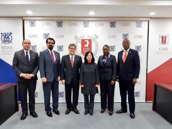 Meeting with Dean of Graduate School of International Studies of Seoul National University